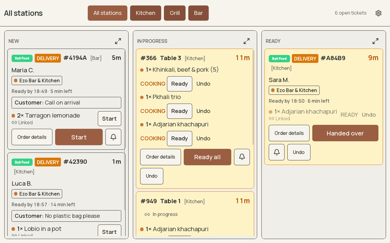The kitchen screen with a platform order among the table tickets, showing the platform's reference, the brand and the customer's name. · shown in English